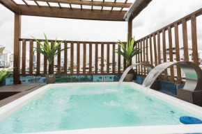 8-bdr Penthouse With A Private Rooftop Jacuzzi